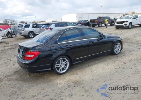 2012 Mercedes-Benz C 250 Sport z USA, uszkodzony, nr VIN WDDGF4HBXCA636231